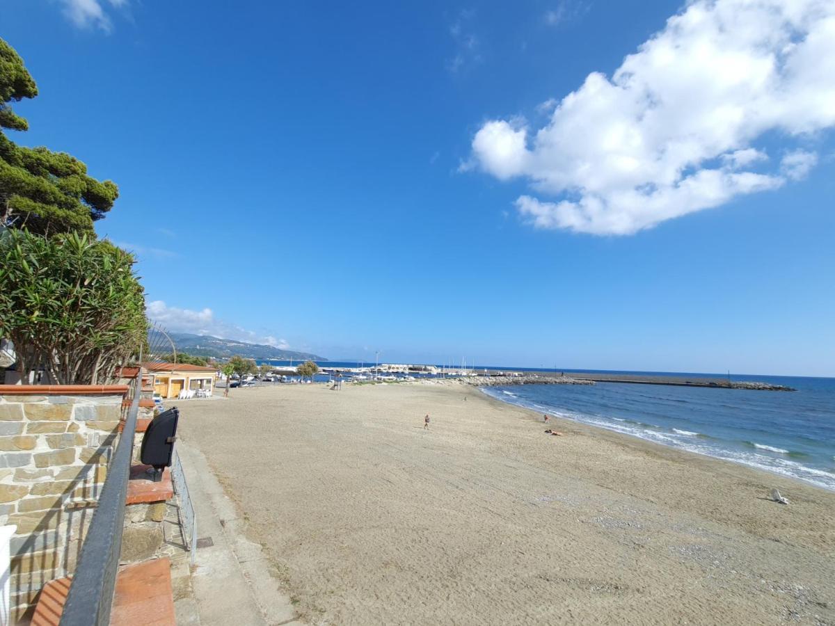 Villa Martina Mare Казаль-Веліно Екстер'єр фото